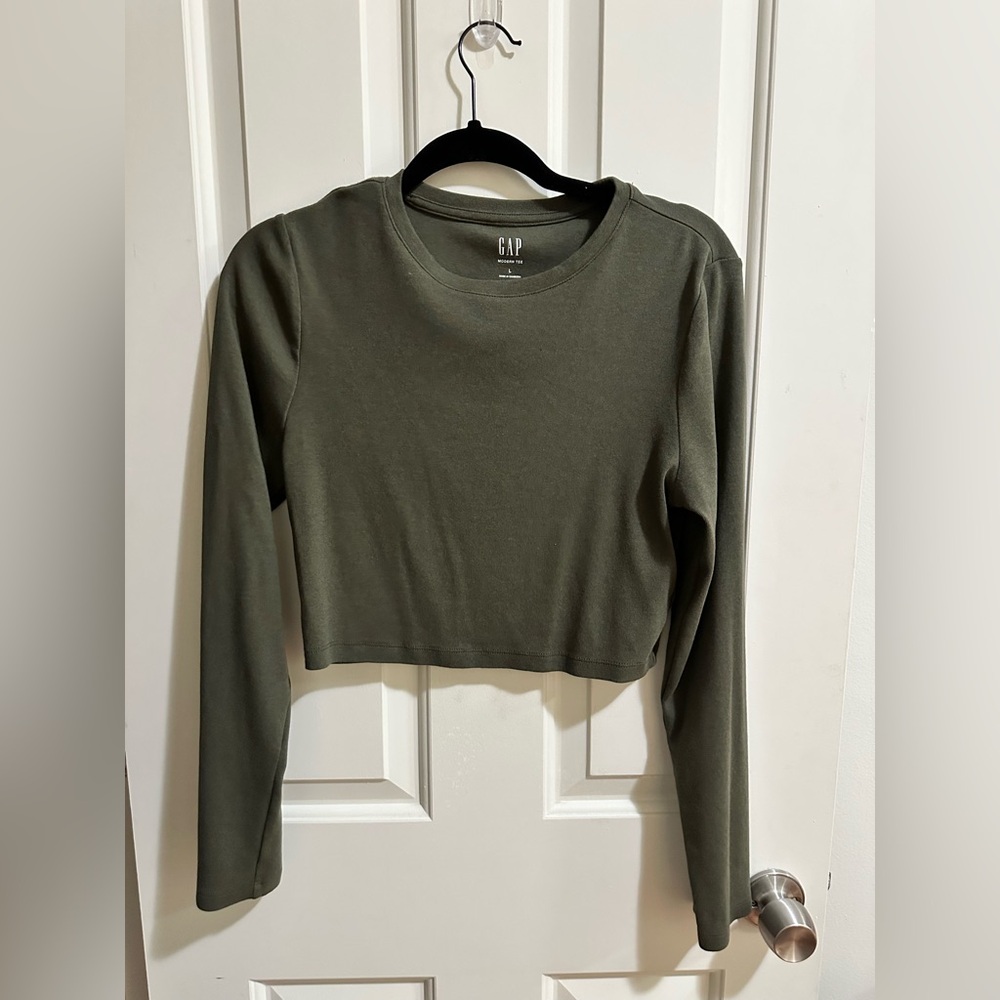 Gap long sleeve cropped modern tee olive green size large